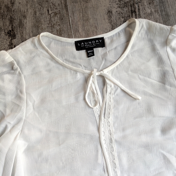 LAUNDRY By SHELLI SEGAL Lace Bell Sleeve Blouse - Picture 4 of 6